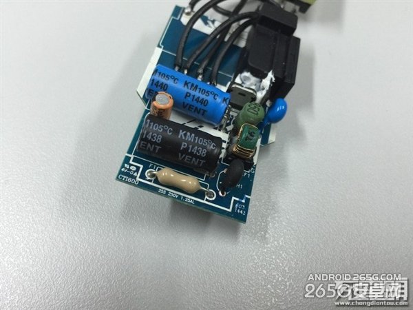 Galaxy S6国行充电器拆解：充电很快哟