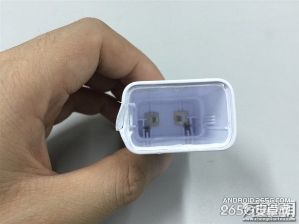 Galaxy S6国行充电器拆解：充电很快哟