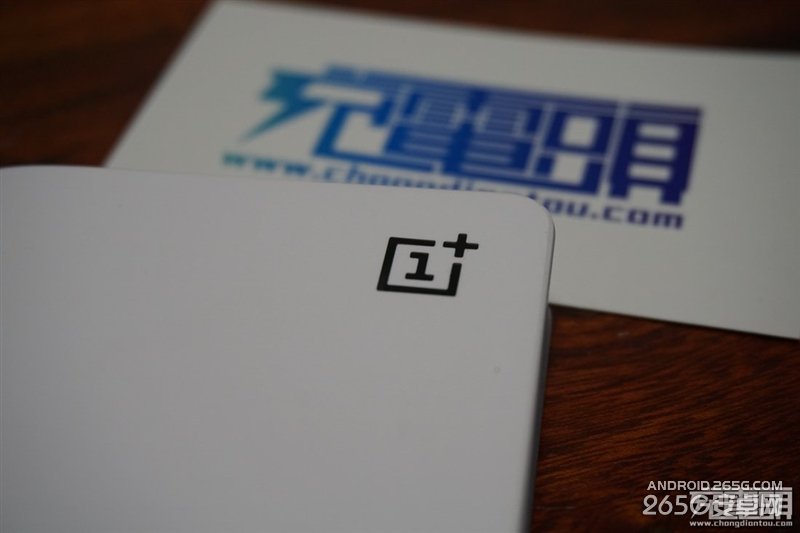 黑得漂亮！一加来电10000mAh移动电源实测、拆解