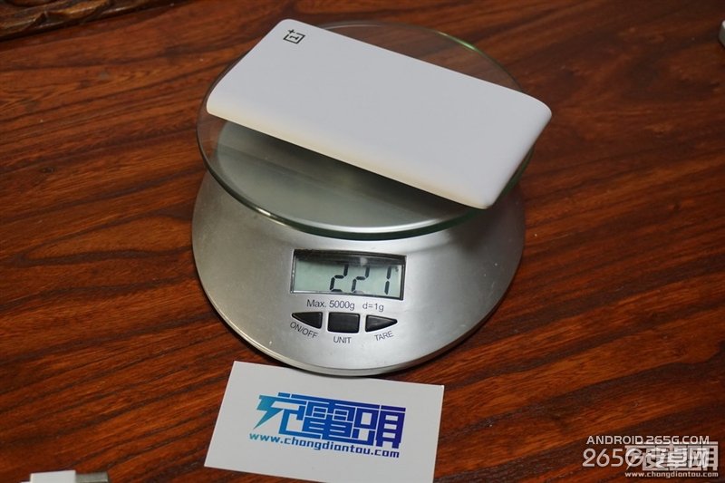 黑得漂亮！一加来电10000mAh移动电源实测、拆解