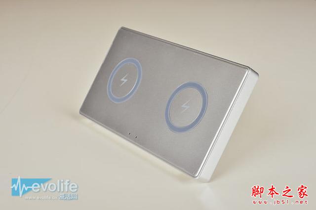 用上LUXA2 TX-200无线充电板后 我已经不想再碰那些USB线缆了