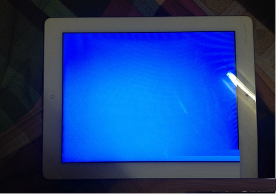 ipad air2升级为ios8.1出现蓝屏问题怎么解决？
