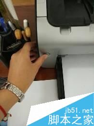 怎样给激光打印机更换碳粉盒