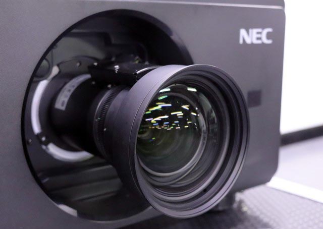 亮度超20000流明 NEC双色激光工程投影机评测 