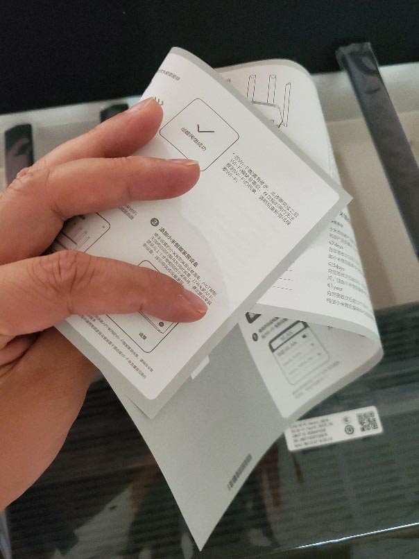 这个说明书不是纸，是一张正反印刷的塑料片