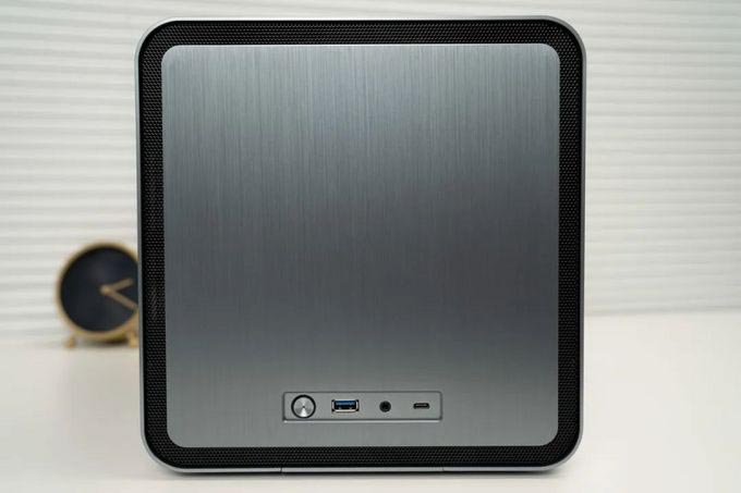 乔思伯V8 ITX机箱图赏：独特的抽拉式结构，冷峻又简洁的外观