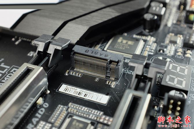 三、拆解解析：11相供电、双M.2
