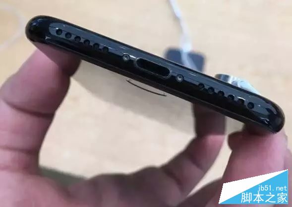 郁闷的亮黑iPhone 7：看完再也不想买了！