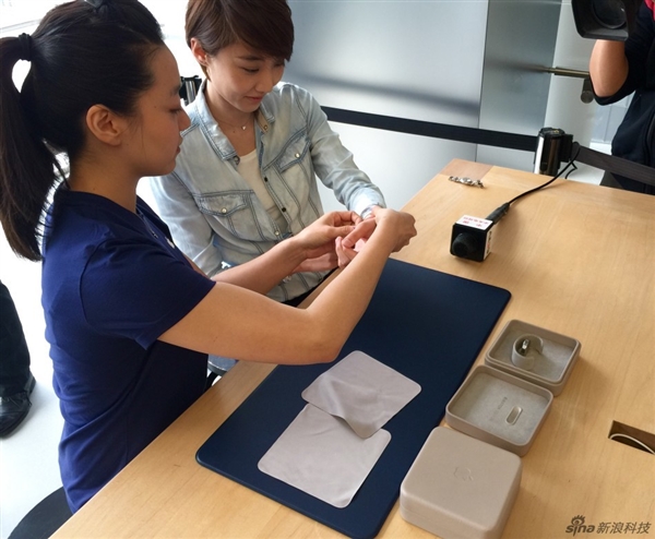 Apple Watch今日开卖：12万的戴上啥感觉？