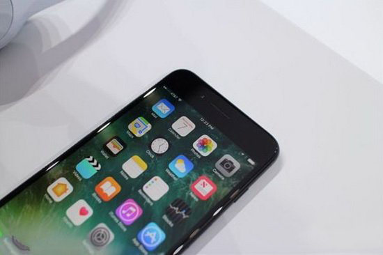 iphone7亮黑色好还是磨砂黑好 iphone7亮黑色和磨砂黑对比区别6