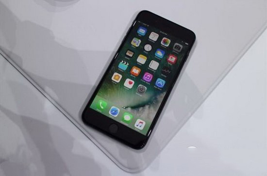 iphone7亮黑色好还是磨砂黑好 iphone7亮黑色和磨砂黑对比区别8