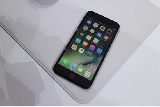 iphone7亮黑色好还是磨砂黑好 iphone7亮黑色和磨砂黑对比区别9