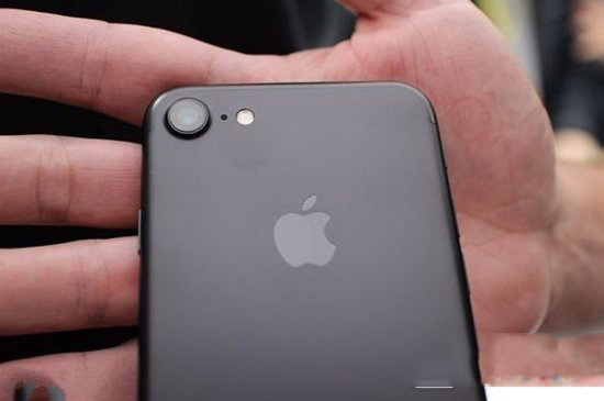 iphone7亮黑色好还是磨砂黑好 iphone7亮黑色和磨砂黑对比区别11