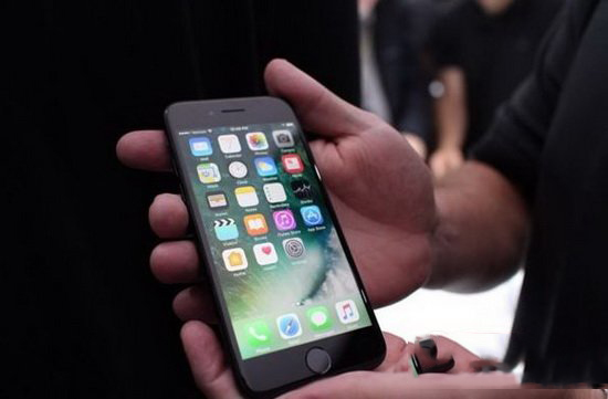 iphone7亮黑色好还是磨砂黑好 iphone7亮黑色和磨砂黑对比区别14