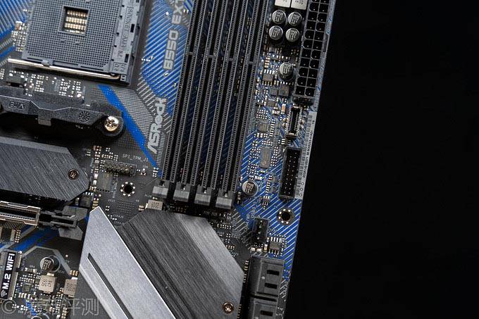 一块性价比超高的B550主板、华擎（ASRock）B550 Extreme4极限玩家主板 评测
