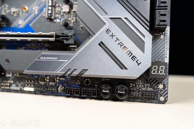 一块性价比超高的B550主板、华擎（ASRock）B550 Extreme4极限玩家主板 评测