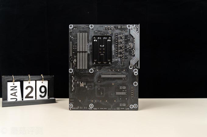 一块性价比超高的B550主板、华擎（ASRock）B550 Extreme4极限玩家主板 评测