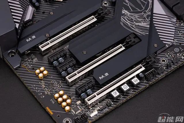 iGame Z490 Vulcan X主板评测：均衡的十代酷睿座驾