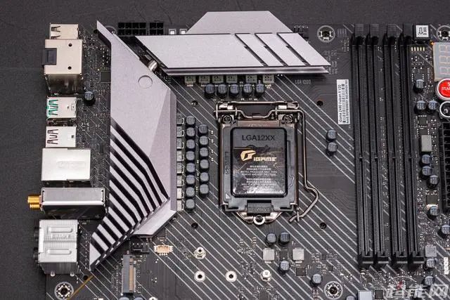iGame Z490 Vulcan X主板评测：均衡的十代酷睿座驾
