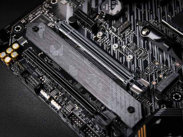 一炮带飞3800XT 华硕B550重炮手WiFi主板评测 