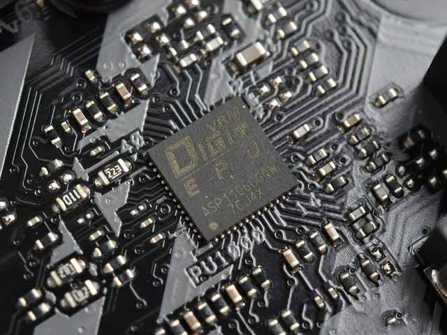 一炮带飞3800XT 华硕B550重炮手WiFi主板评测 