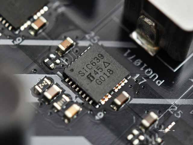 一炮带飞3800XT 华硕B550重炮手WiFi主板评测 