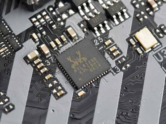 一炮带飞3800XT 华硕B550重炮手WiFi主板评测 